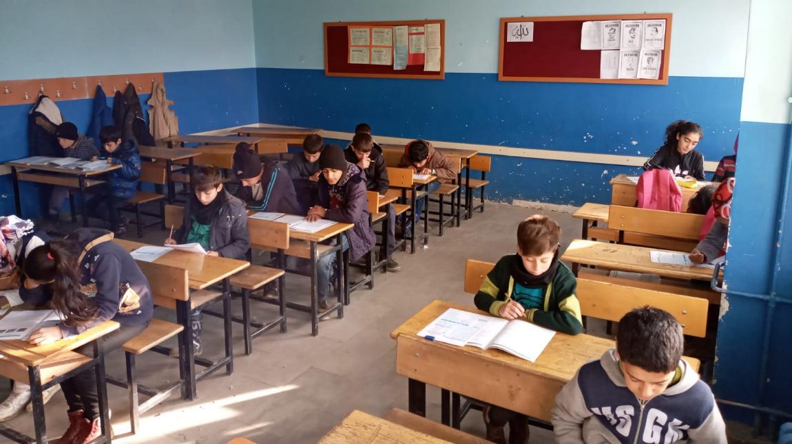 OKULUMUZDA SON SINIF ÖĞRENCİLERİMİZE DENEME SINAVI YAPILDI(Diyarbakır Büyükşehir Belediyesi ve İl Milli Eğitim Müdürlüğünce imzalanan protokol ile sınavlara hazırlanan öğrencilere yönelik deneme sınavı yapıldı.)